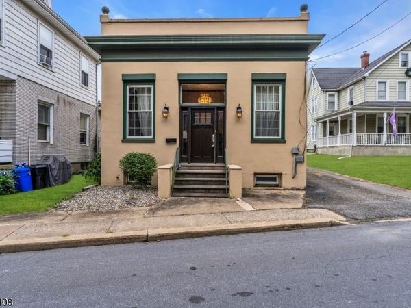 933 Lee Ave, Alpha, NJ 08865