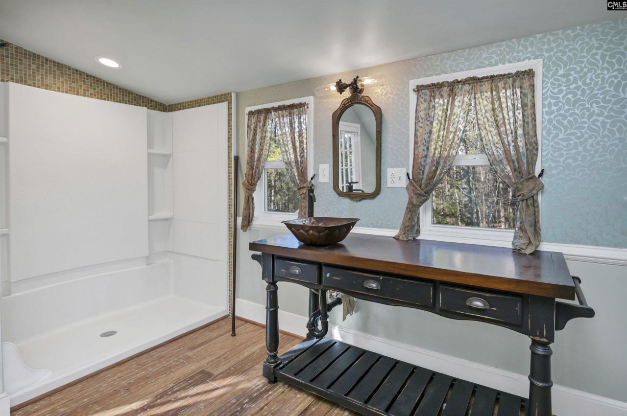 730 Stoneridge Road Photo 33