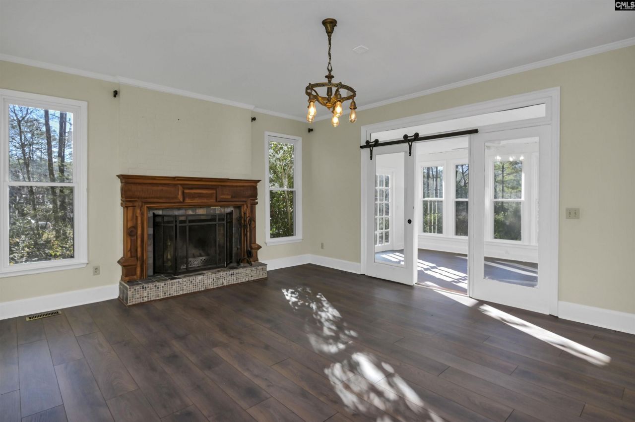 730 Stoneridge Road Photo 8