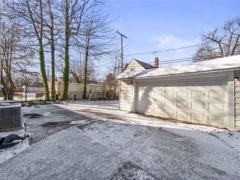422 E 222nd street, Unit 2, Euclid, OH 44123 Photo 6