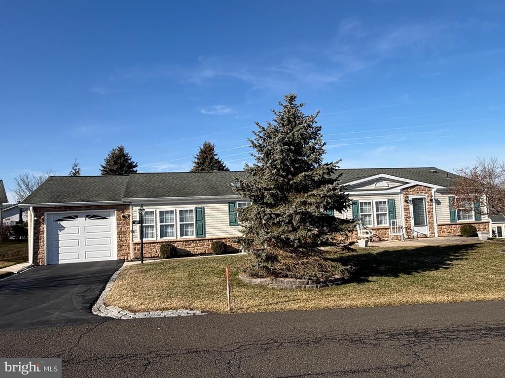 389 Thrush Court W, New Hope, PA 18938 Main Photo