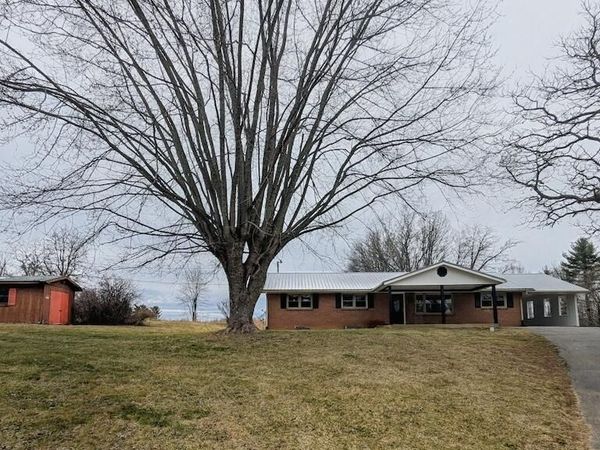 8203 Floyd Pike , Dugspur, VA 24325