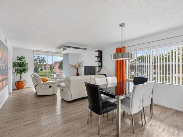 9481 Sunrise Lakes Blvd, Unit 210, Sunrise, FL 33322