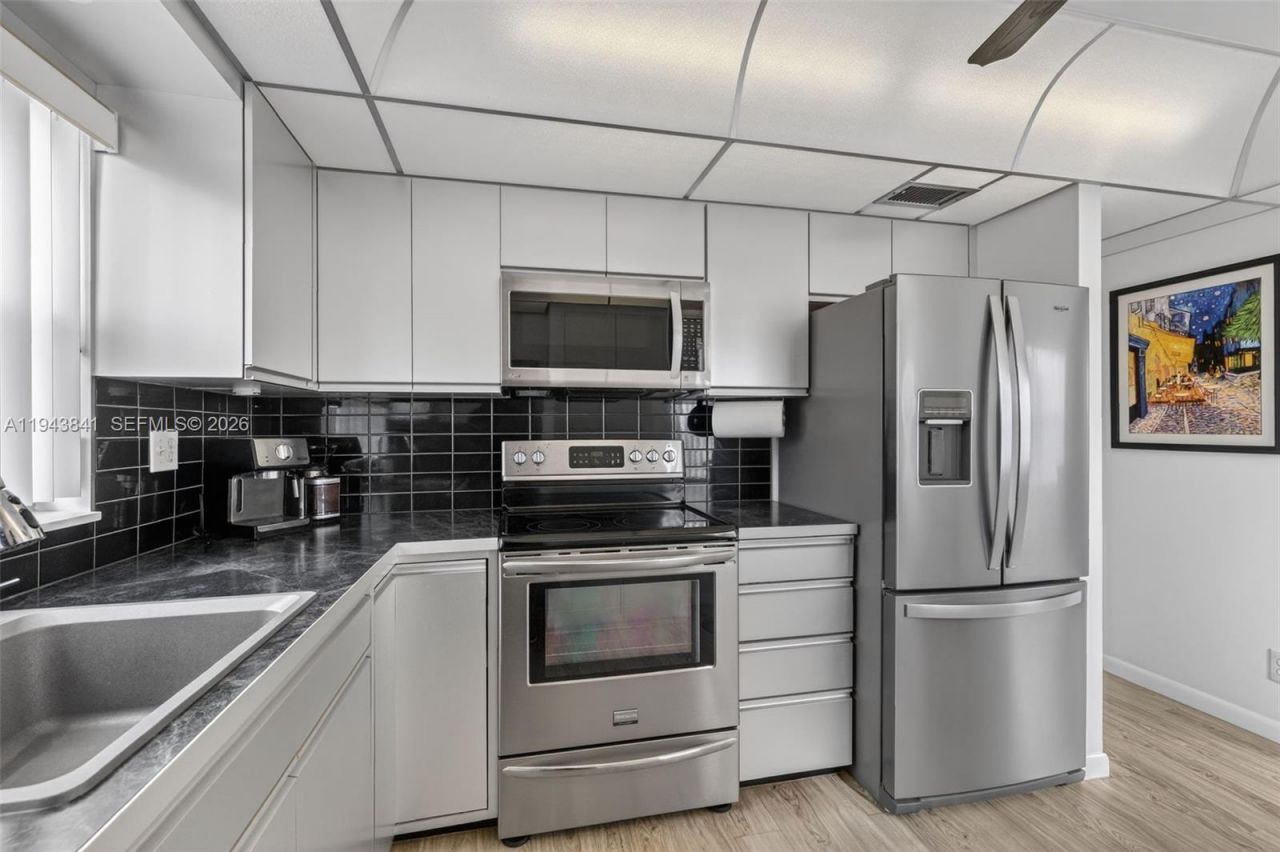 9481 Sunrise Lakes Blvd, Unit 210, Sunrise, FL 33322 Photo