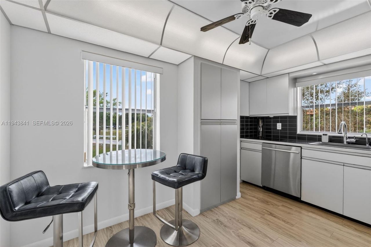 9481 Sunrise Lakes Blvd, Unit 210, Sunrise, FL 33322 Photo