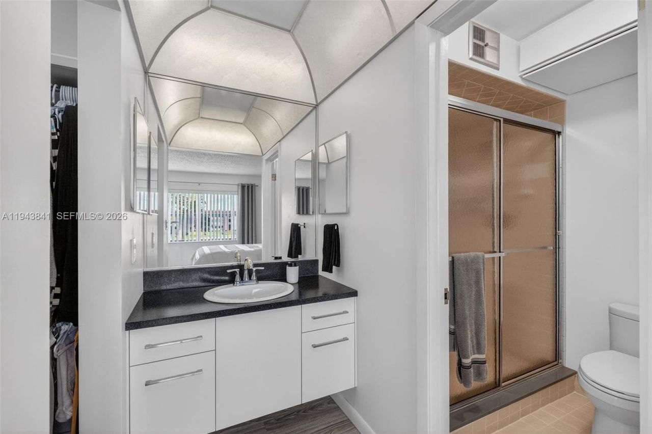 9481 Sunrise Lakes Blvd, Unit 210, Sunrise, FL 33322 Photo