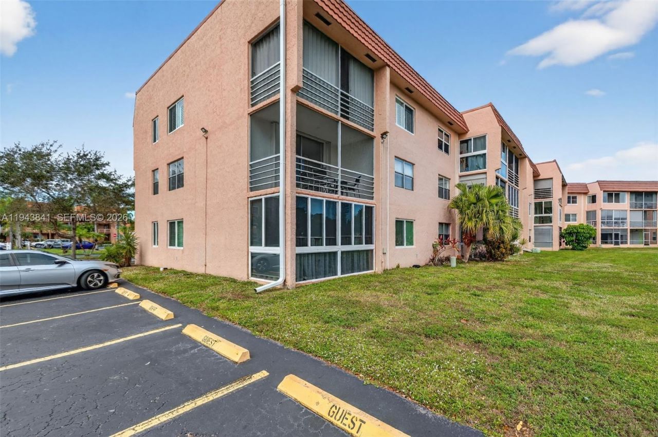 9481 Sunrise Lakes Blvd, Unit 210, Sunrise, FL 33322 Photo