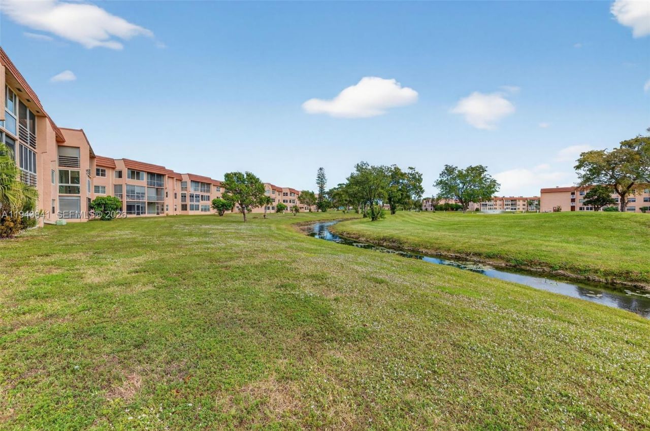 9481 Sunrise Lakes Blvd, Unit 210, Sunrise, FL 33322 Photo