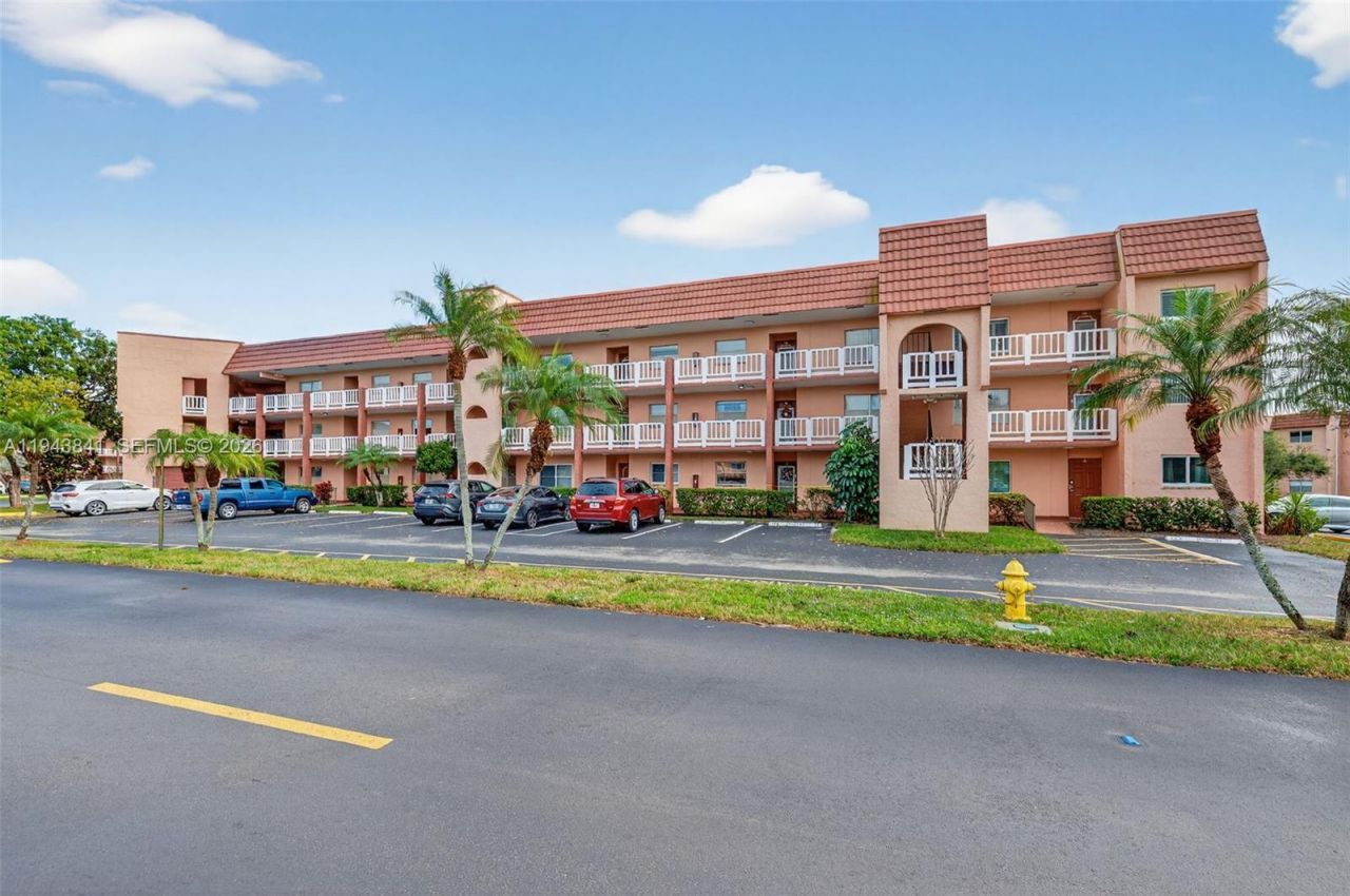 9481 Sunrise Lakes Blvd, Unit 210, Sunrise, FL 33322 Photo