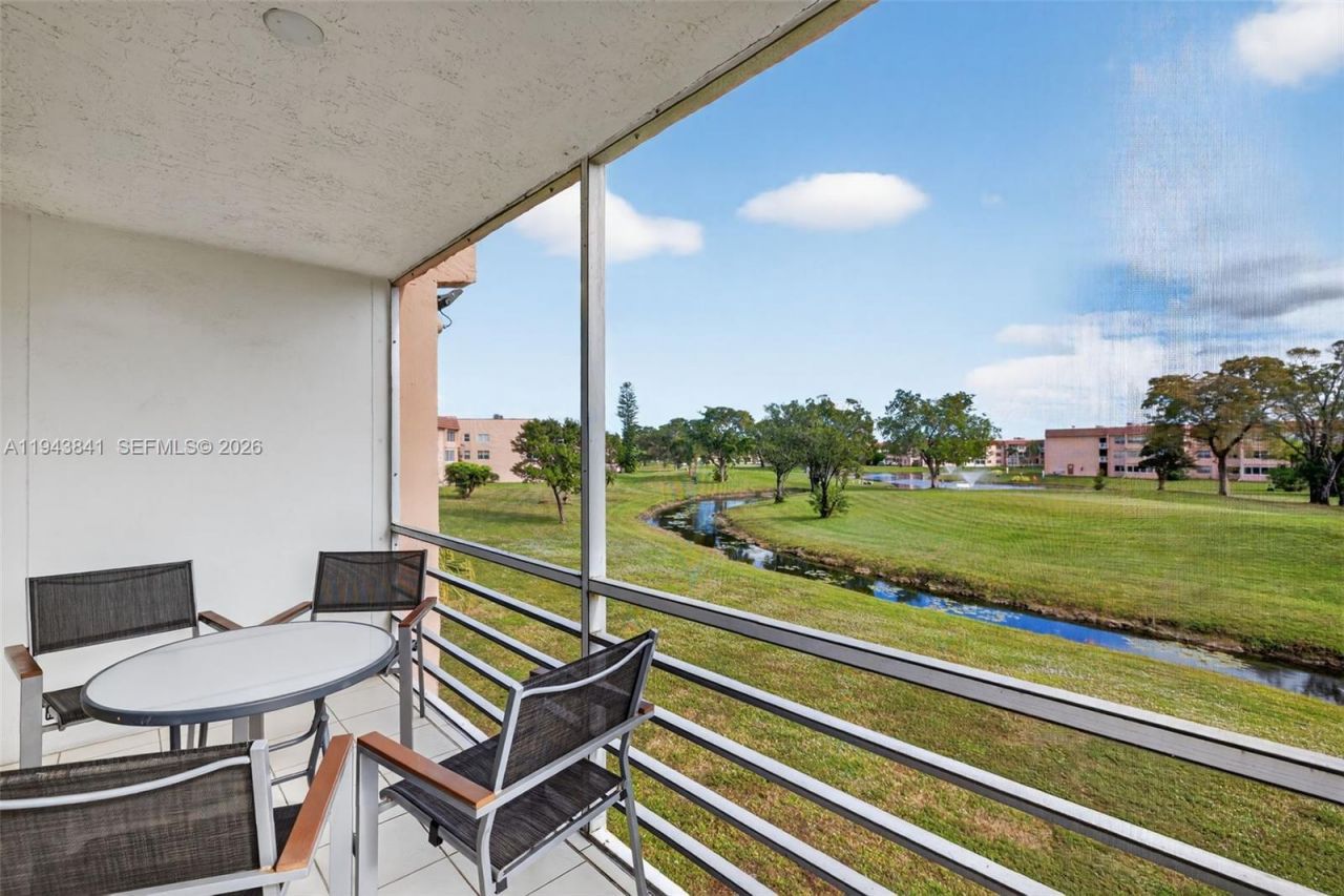 9481 Sunrise Lakes Blvd, Unit 210, Sunrise, FL 33322 Photo