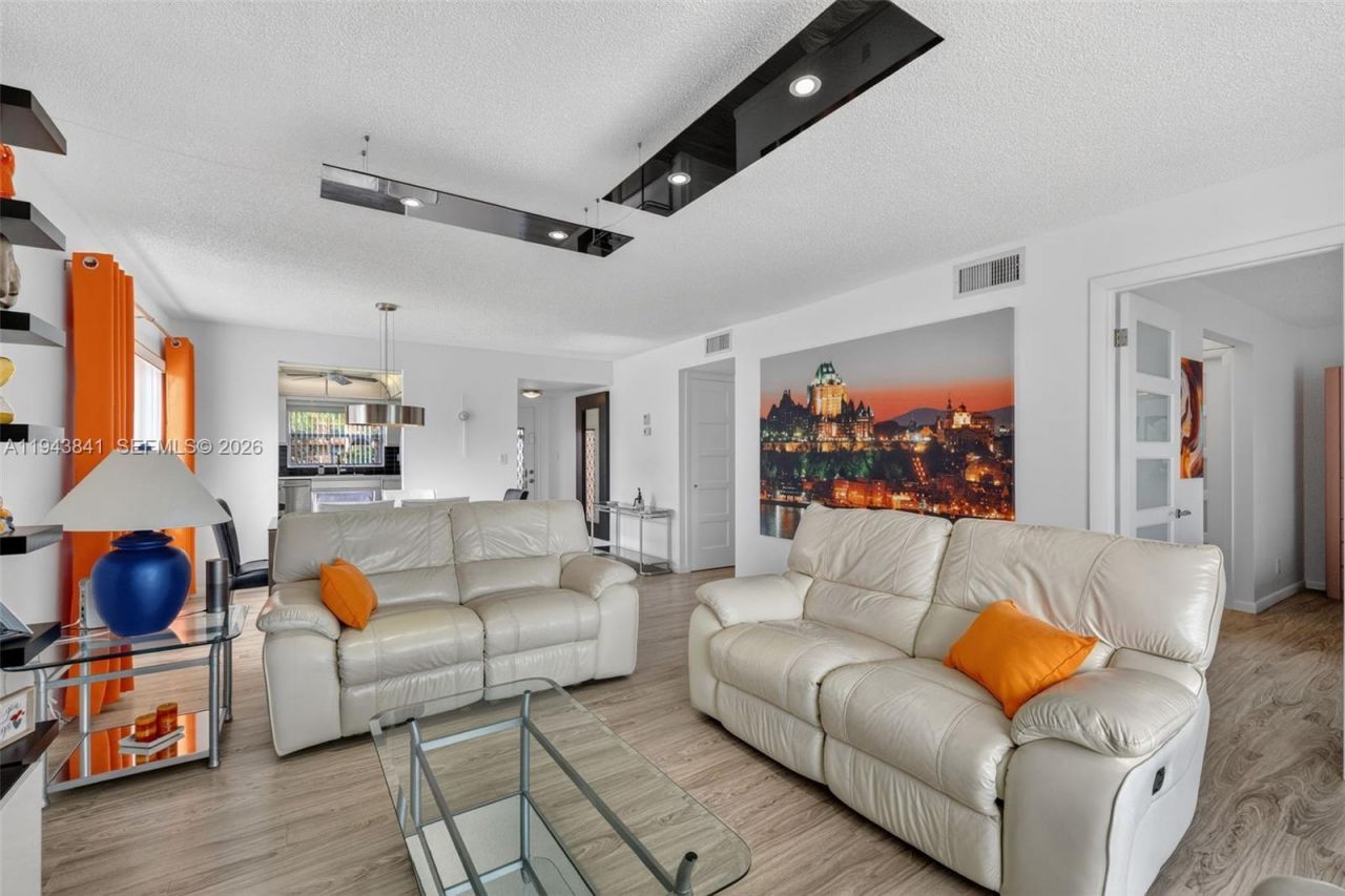 9481 Sunrise Lakes Blvd, Unit 210, Sunrise, FL 33322 Photo