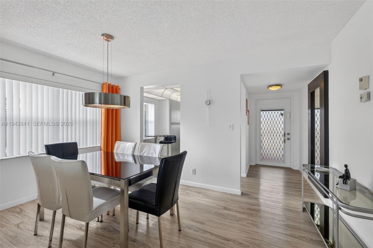 9481 Sunrise Lakes Blvd, Unit 210, Sunrise, FL 33322 Photo