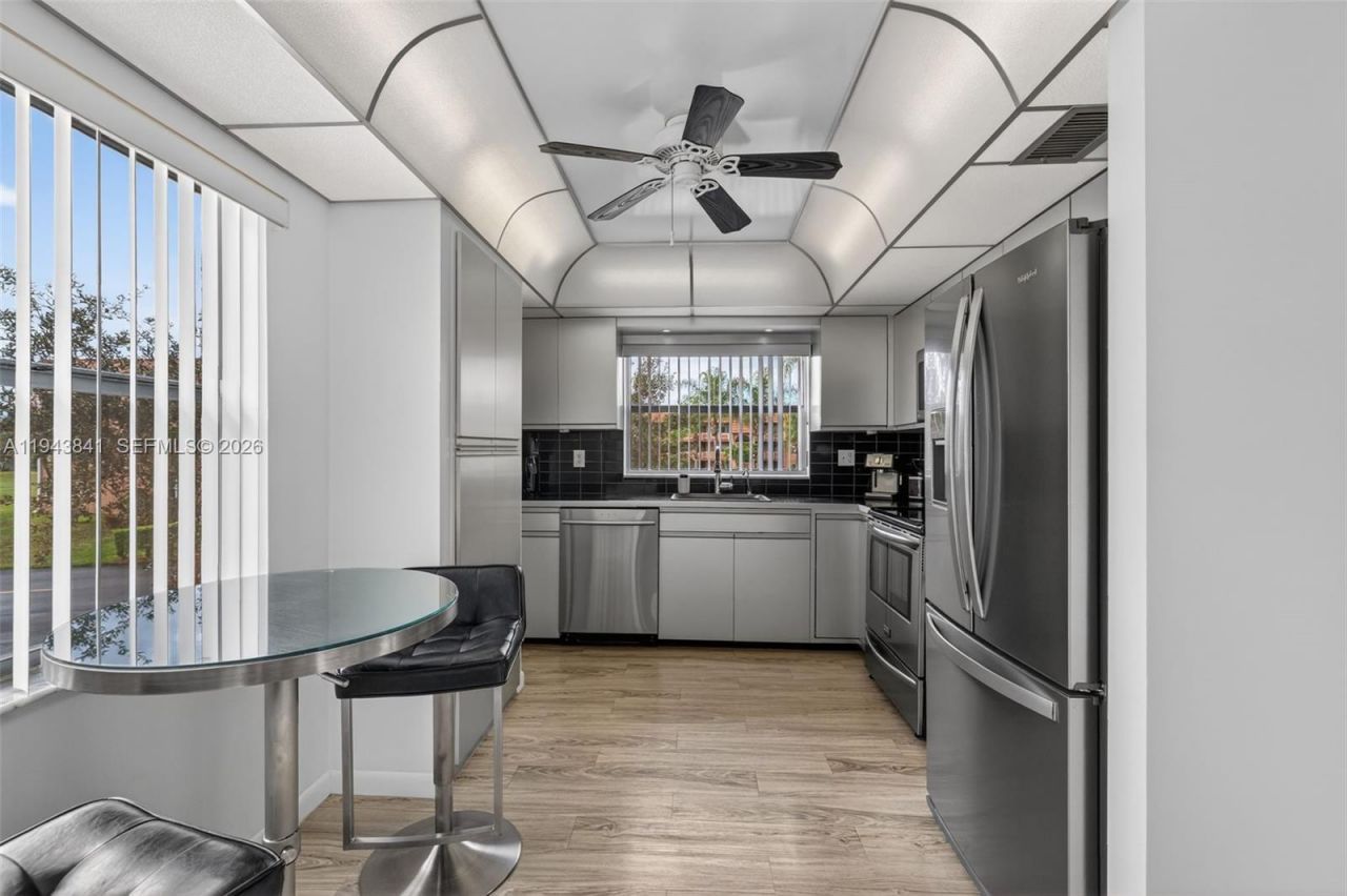 9481 Sunrise Lakes Blvd, Unit 210, Sunrise, FL 33322 Photo