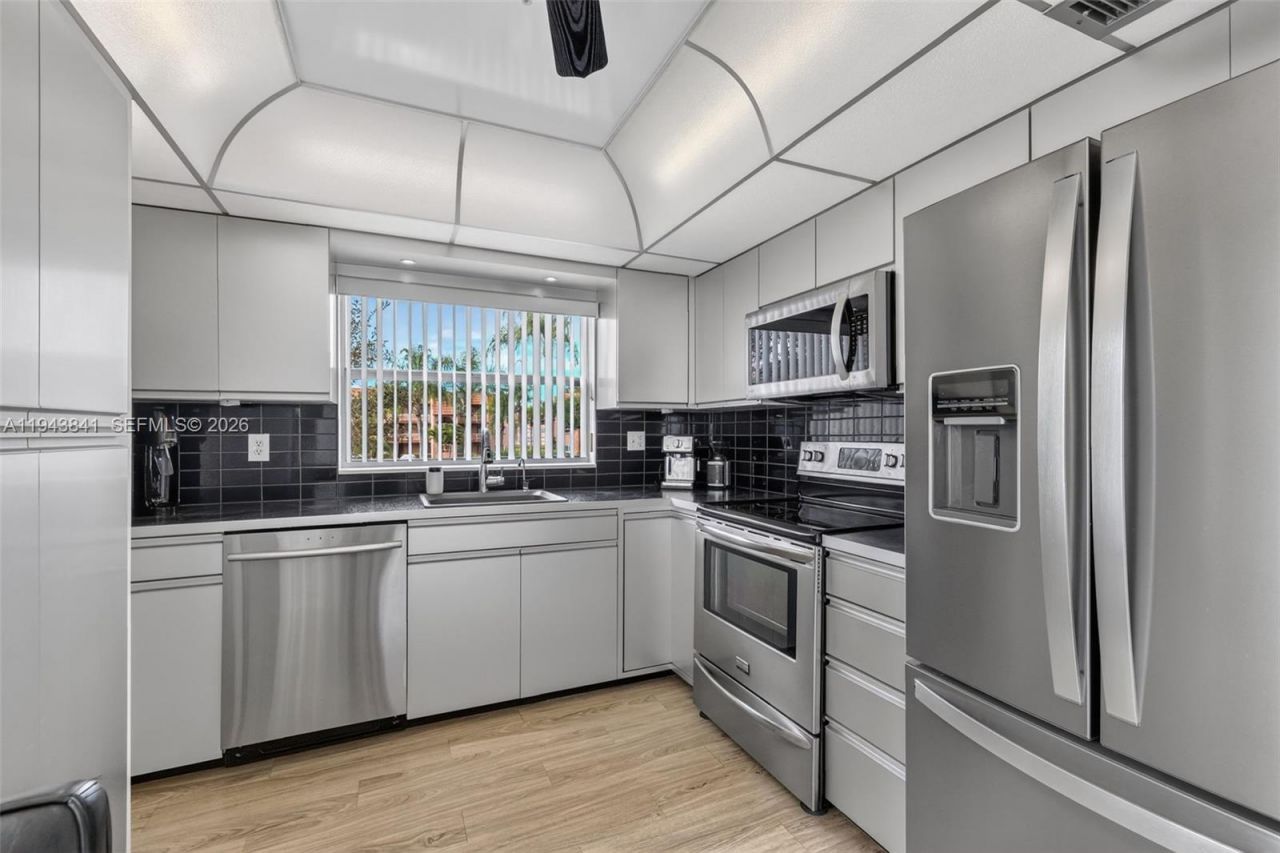 9481 Sunrise Lakes Blvd, Unit 210, Sunrise, FL 33322 Photo