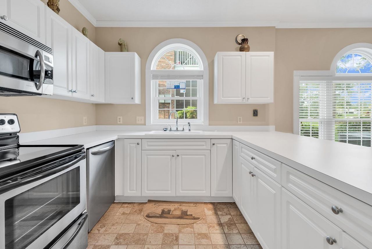 705 Riverwalk Dr. Photo 5