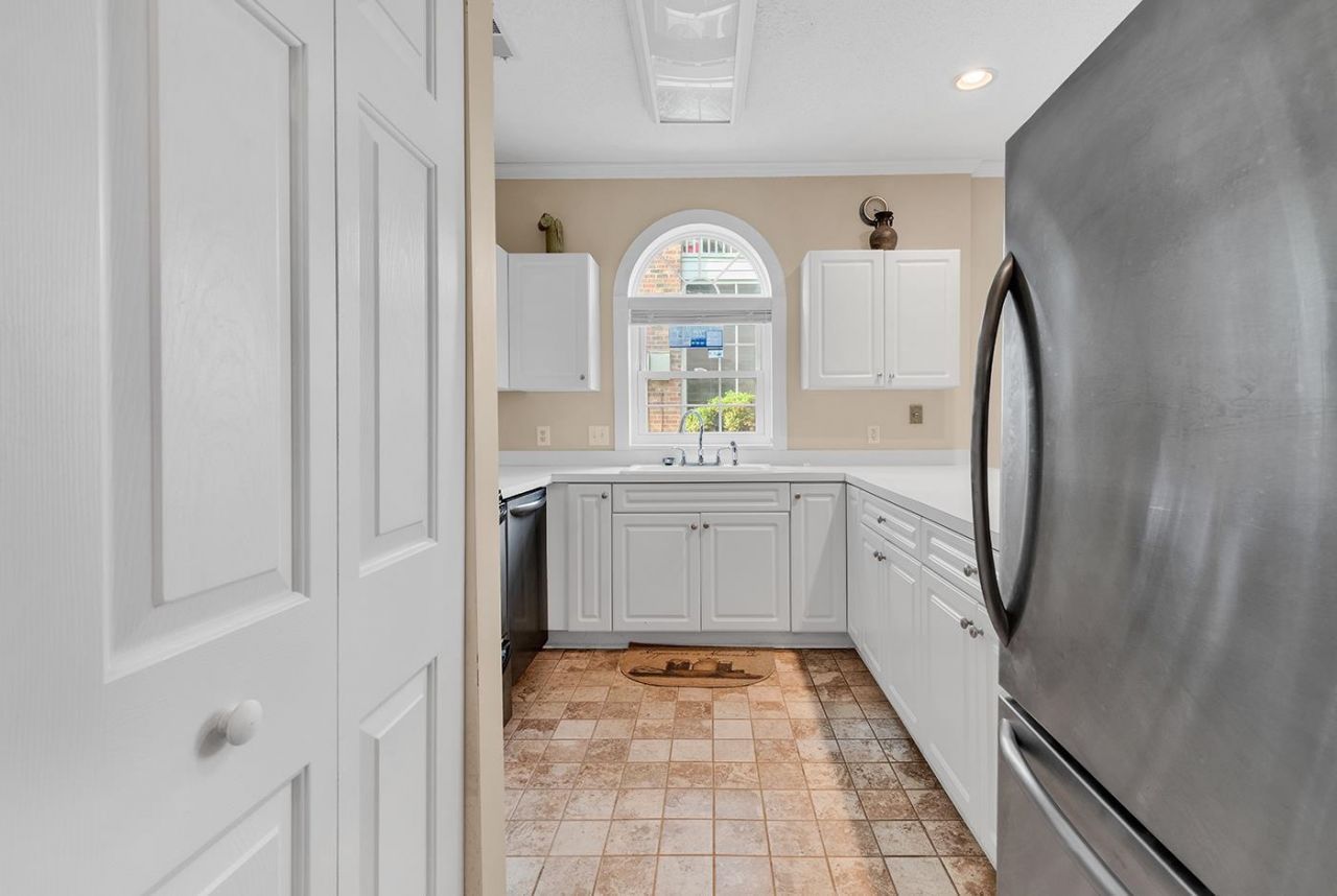 705 Riverwalk Dr. Photo 6