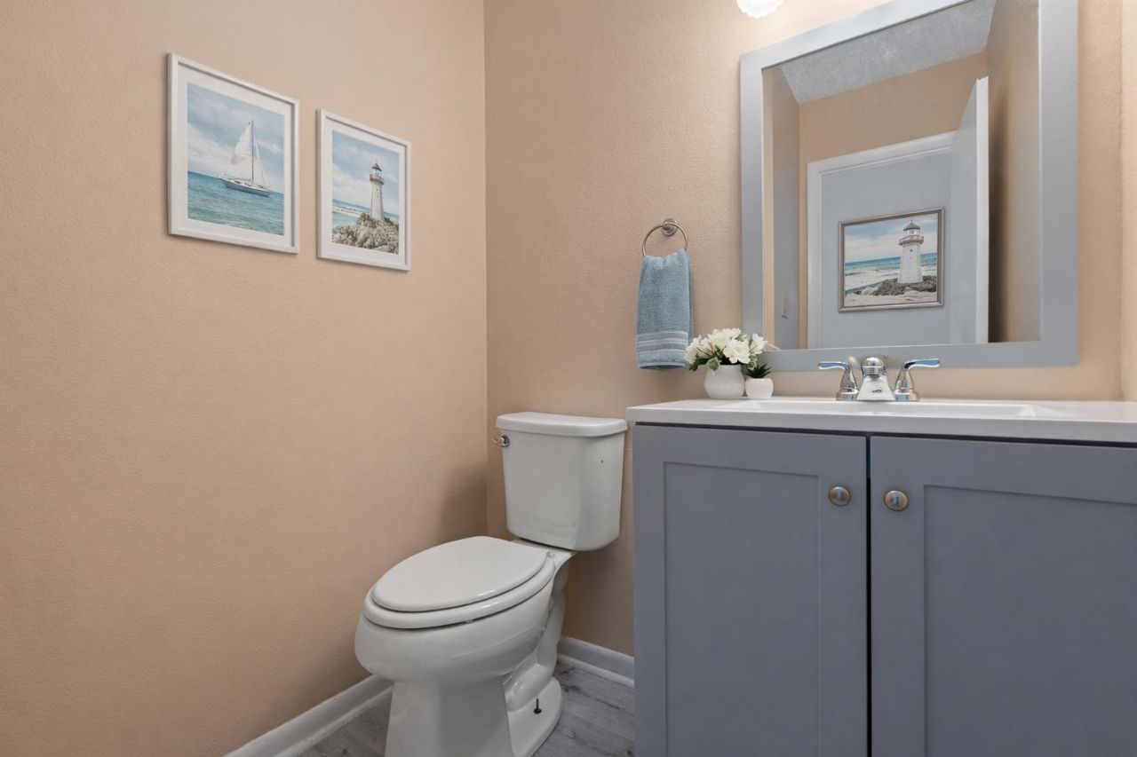 1208 Pinegrove Dr. Photo 16