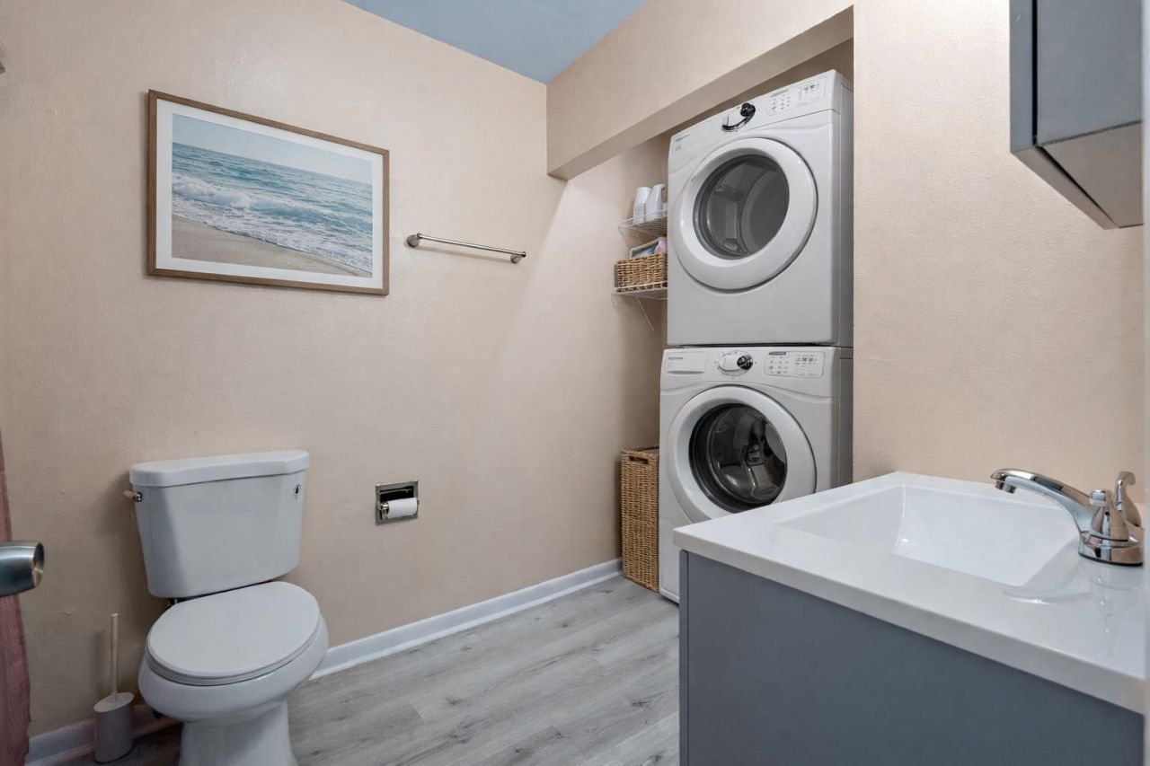 1208 Pinegrove Dr. Photo 28