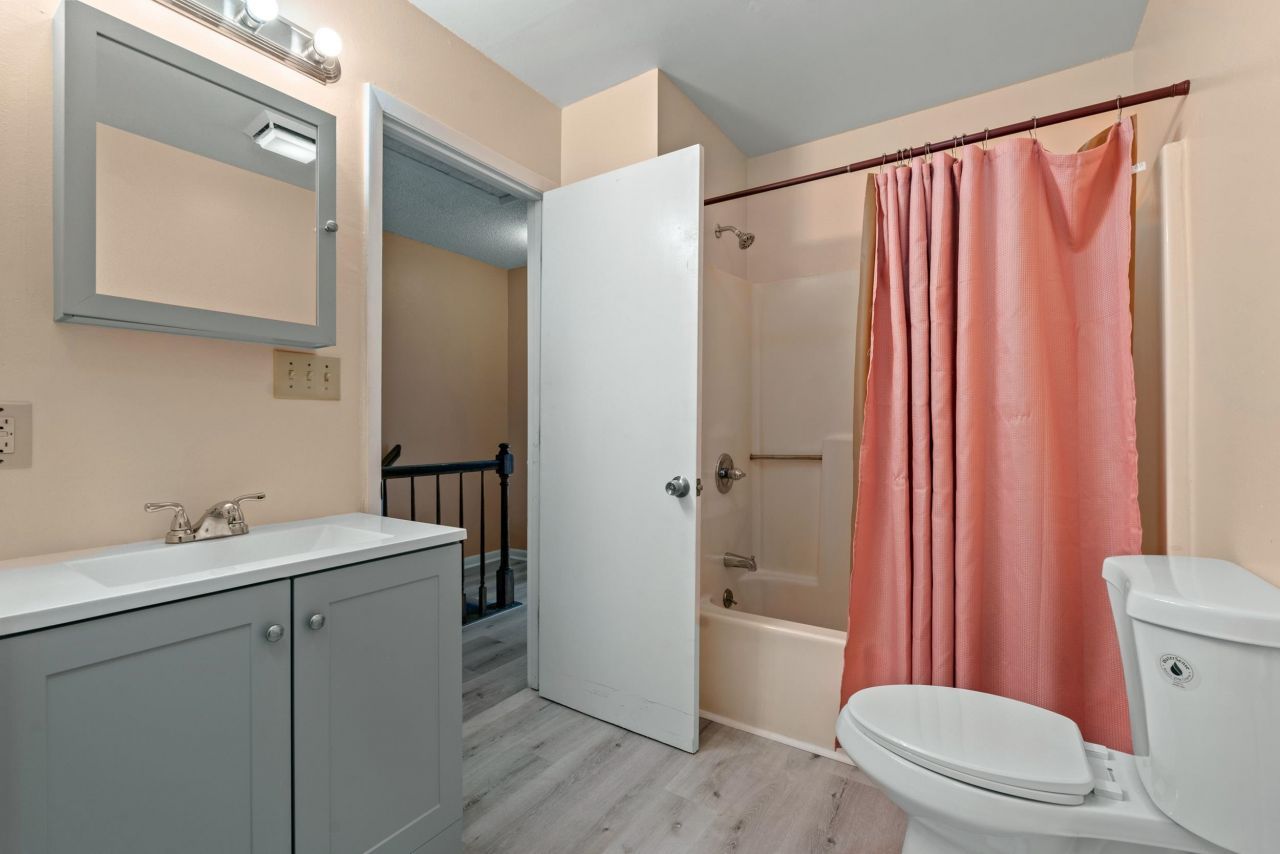 1208 Pinegrove Dr. Photo 29