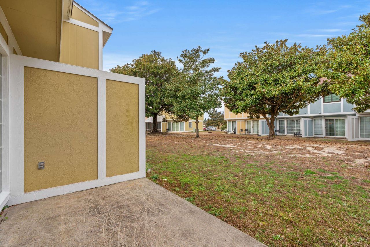 1208 Pinegrove Dr. Photo 30