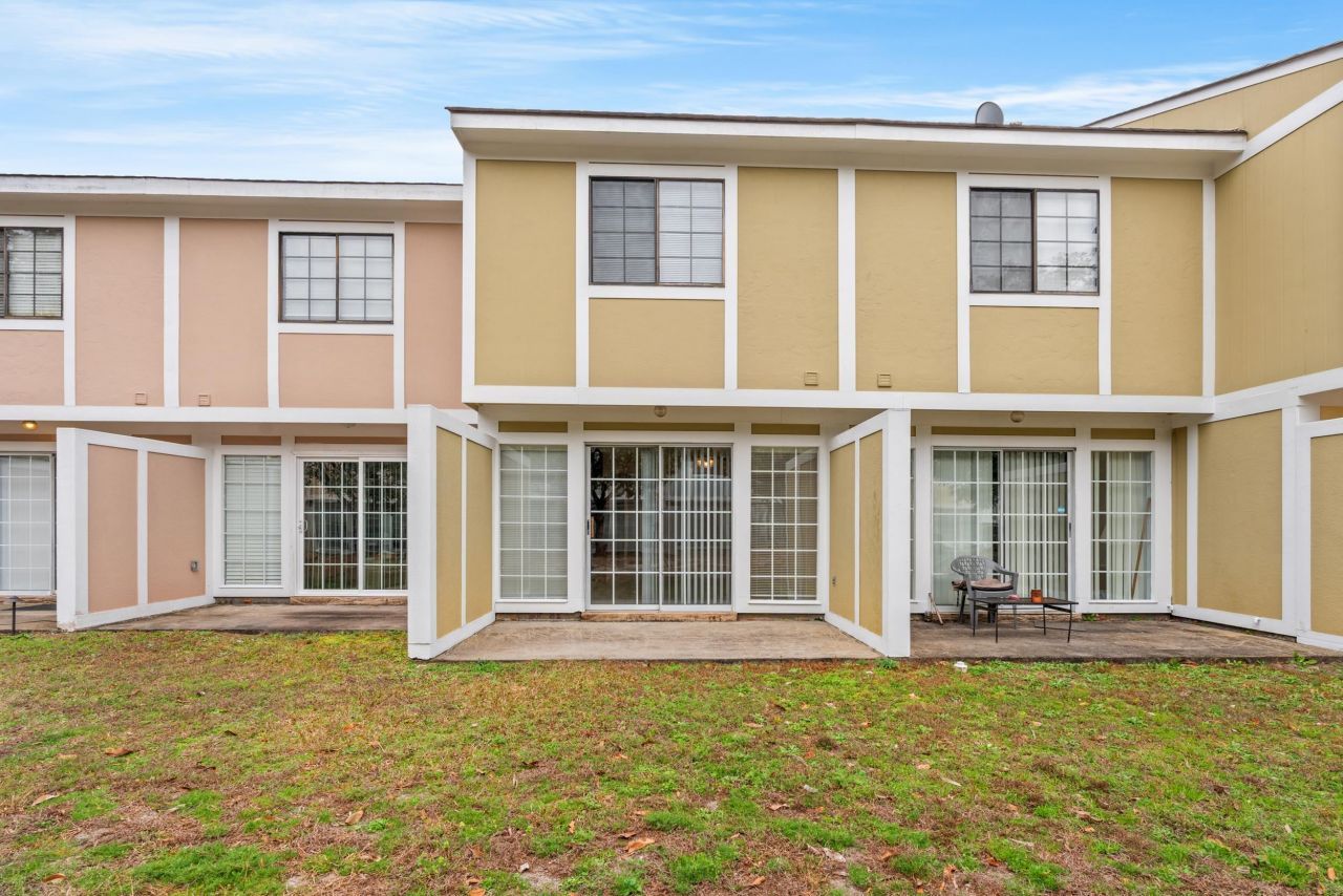 1208 Pinegrove Dr. Photo 33