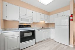 1208 Pinegrove Dr. photo 4