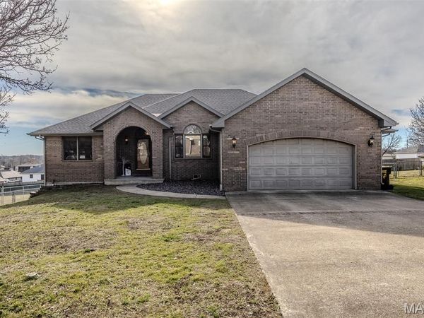 218 Hillside Court, Lebanon, MO 65536