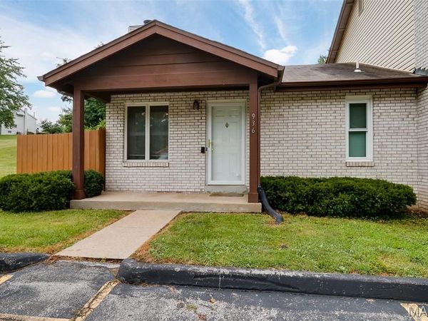936 Amaral Circle, St Louis, MO 63137