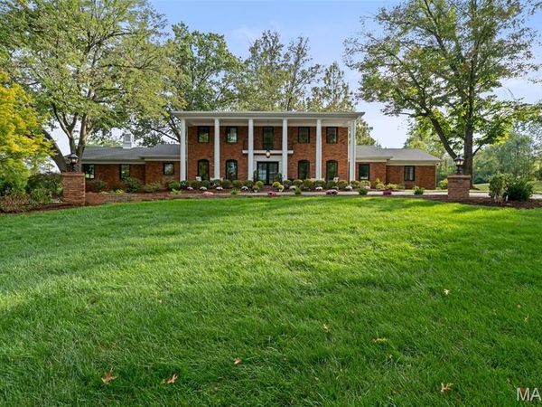 436 Tregaron Place, Frontenac, MO 63131