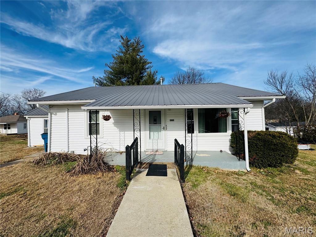 404 E Locust St, Bloomfield, MO 63825 Main Photo