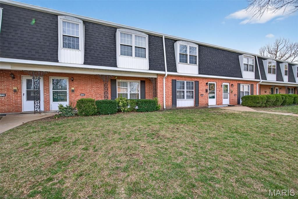 1726 Mayenne Court, Saint Louis, MO 63125 Main Photo