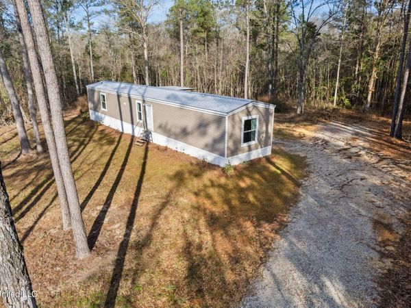 250 J D Broome Road, Sumrall, MS 39482