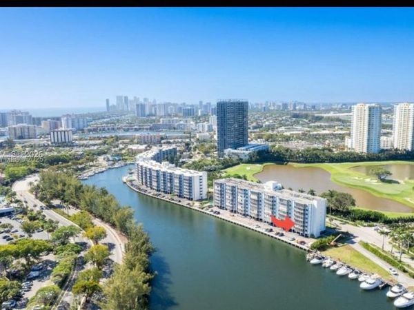 400 Diplomat Pkwy , Unit 302, Hallandale Beach, FL 33009