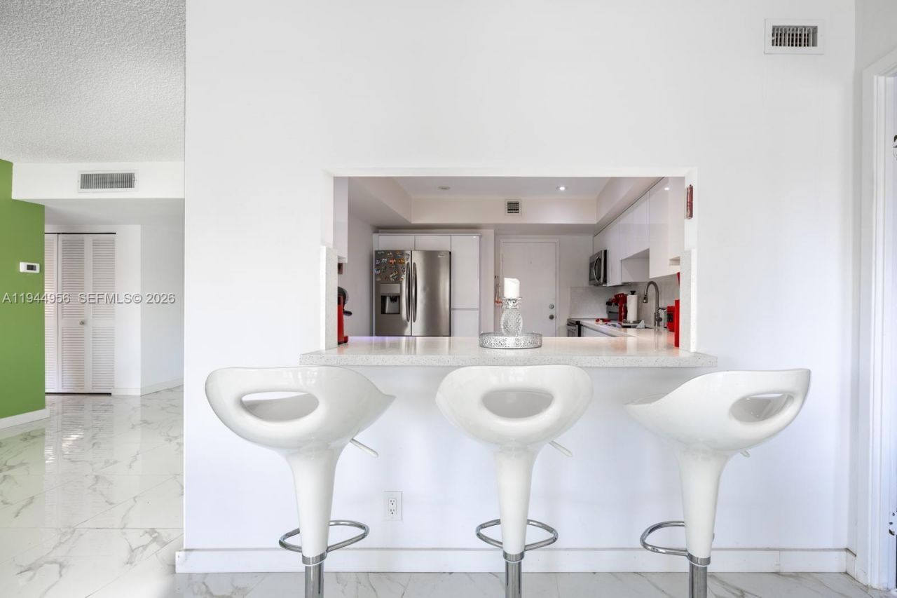 400 Diplomat Pkwy , Unit 302, Hallandale Beach, FL 33009 Photo