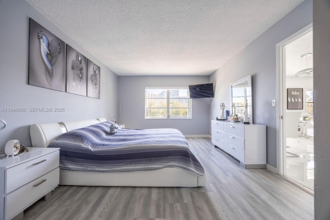 400 Diplomat Pkwy , Unit 302, Hallandale Beach, FL 33009 Photo