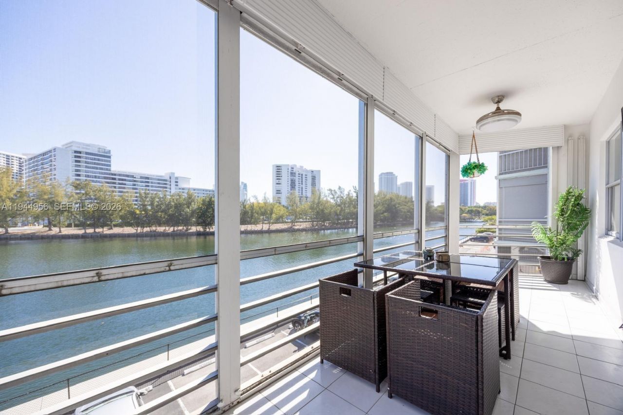 400 Diplomat Pkwy , Unit 302, Hallandale Beach, FL 33009 Photo