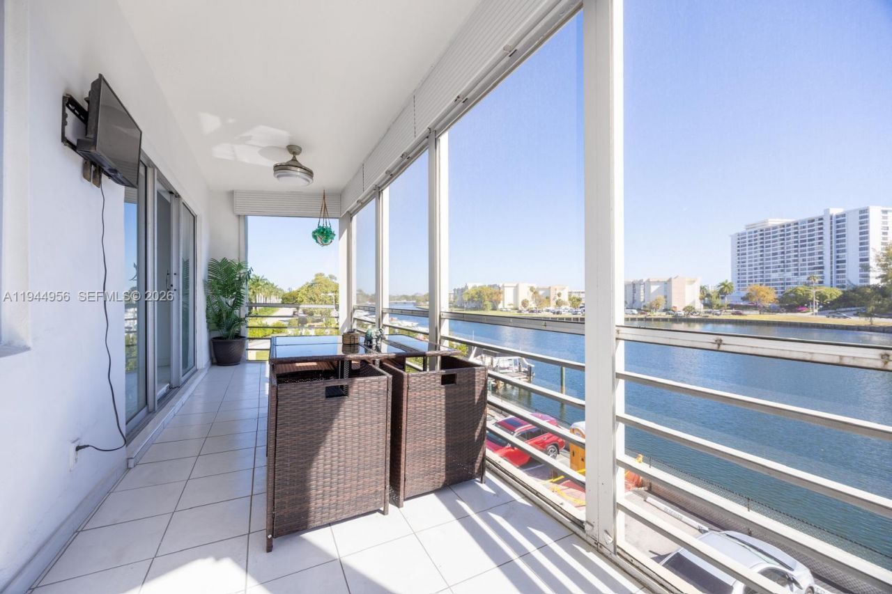 400 Diplomat Pkwy , Unit 302, Hallandale Beach, FL 33009 Photo