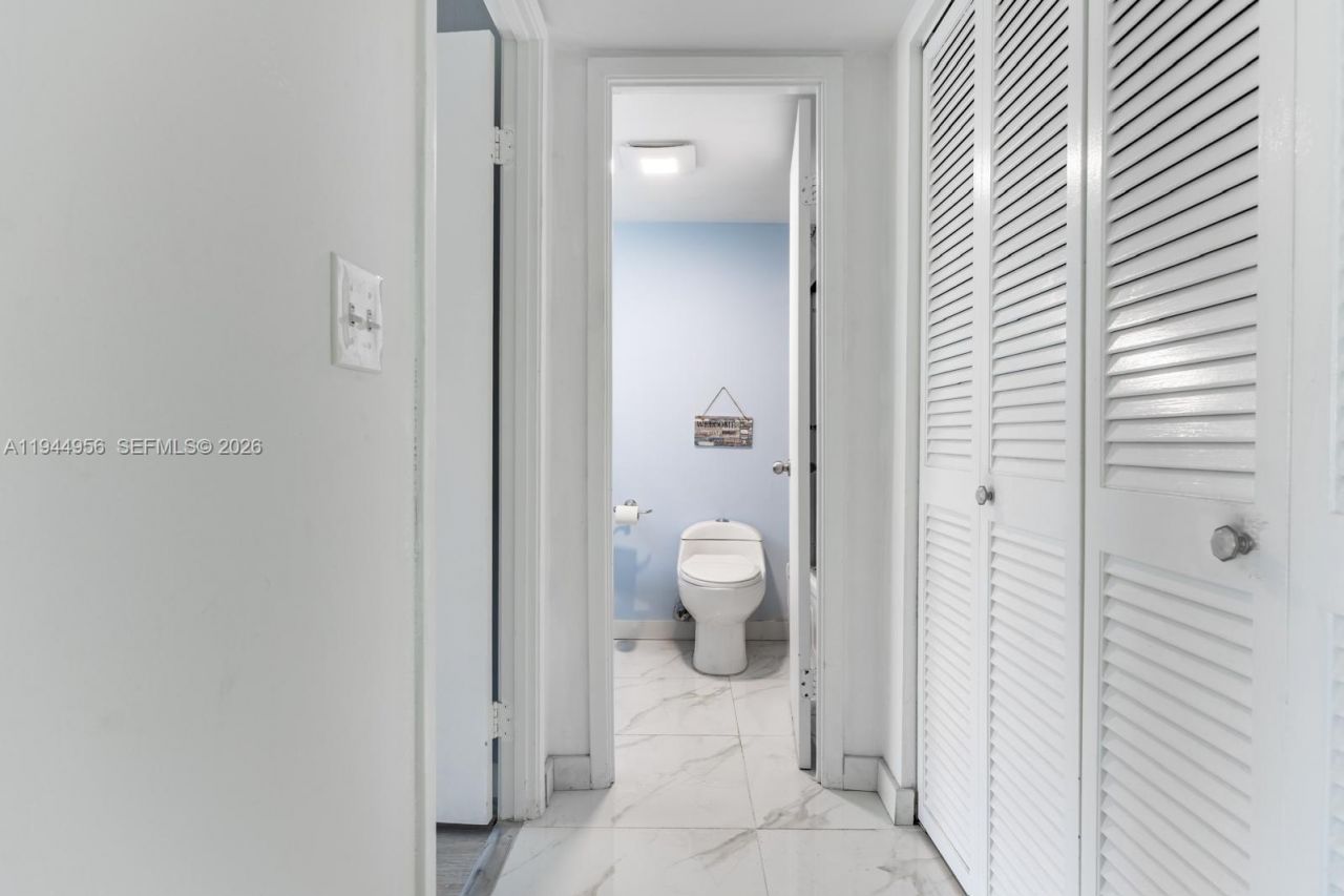 400 Diplomat Pkwy , Unit 302, Hallandale Beach, FL 33009 Photo