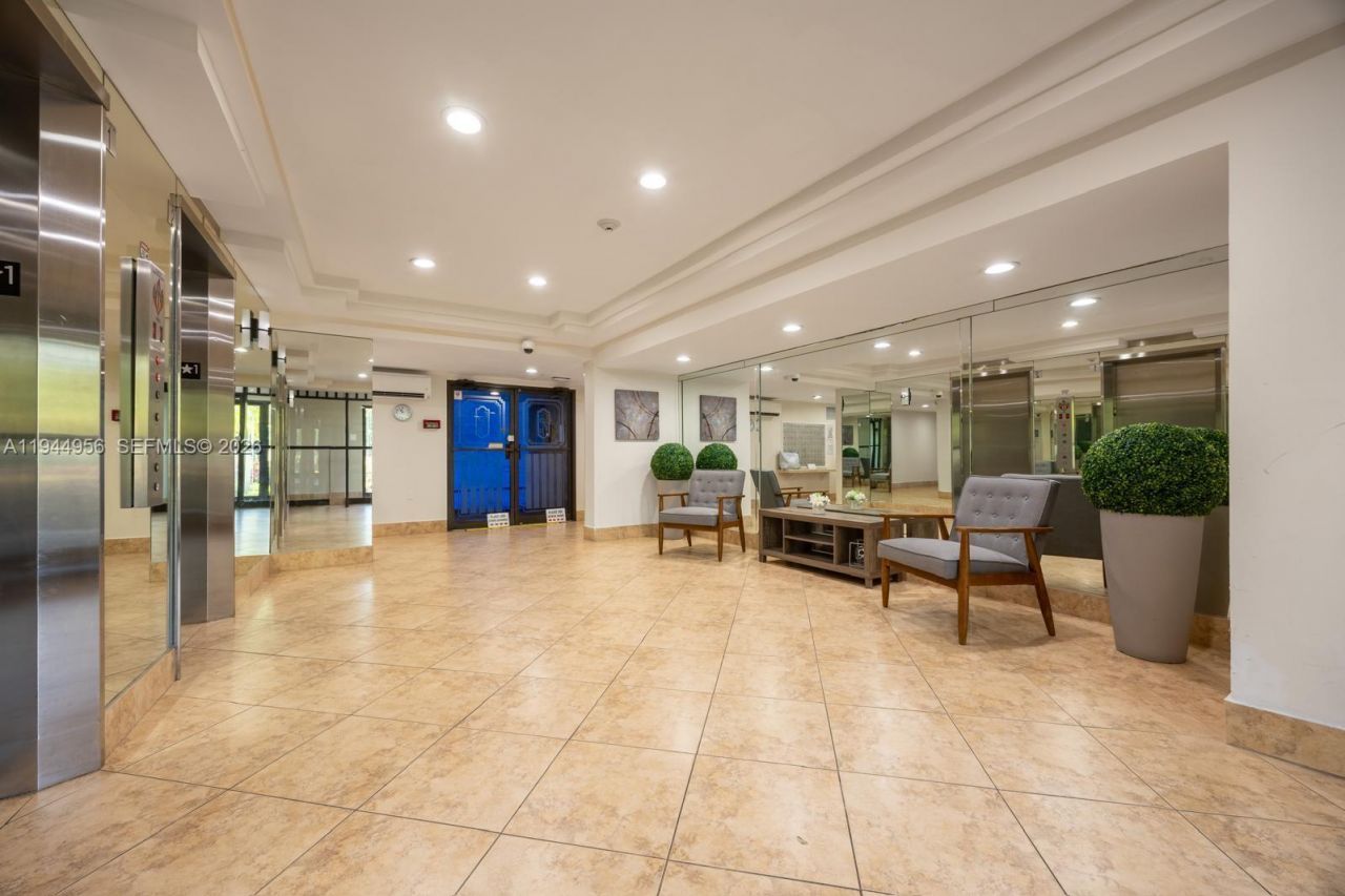 400 Diplomat Pkwy , Unit 302, Hallandale Beach, FL 33009 Photo