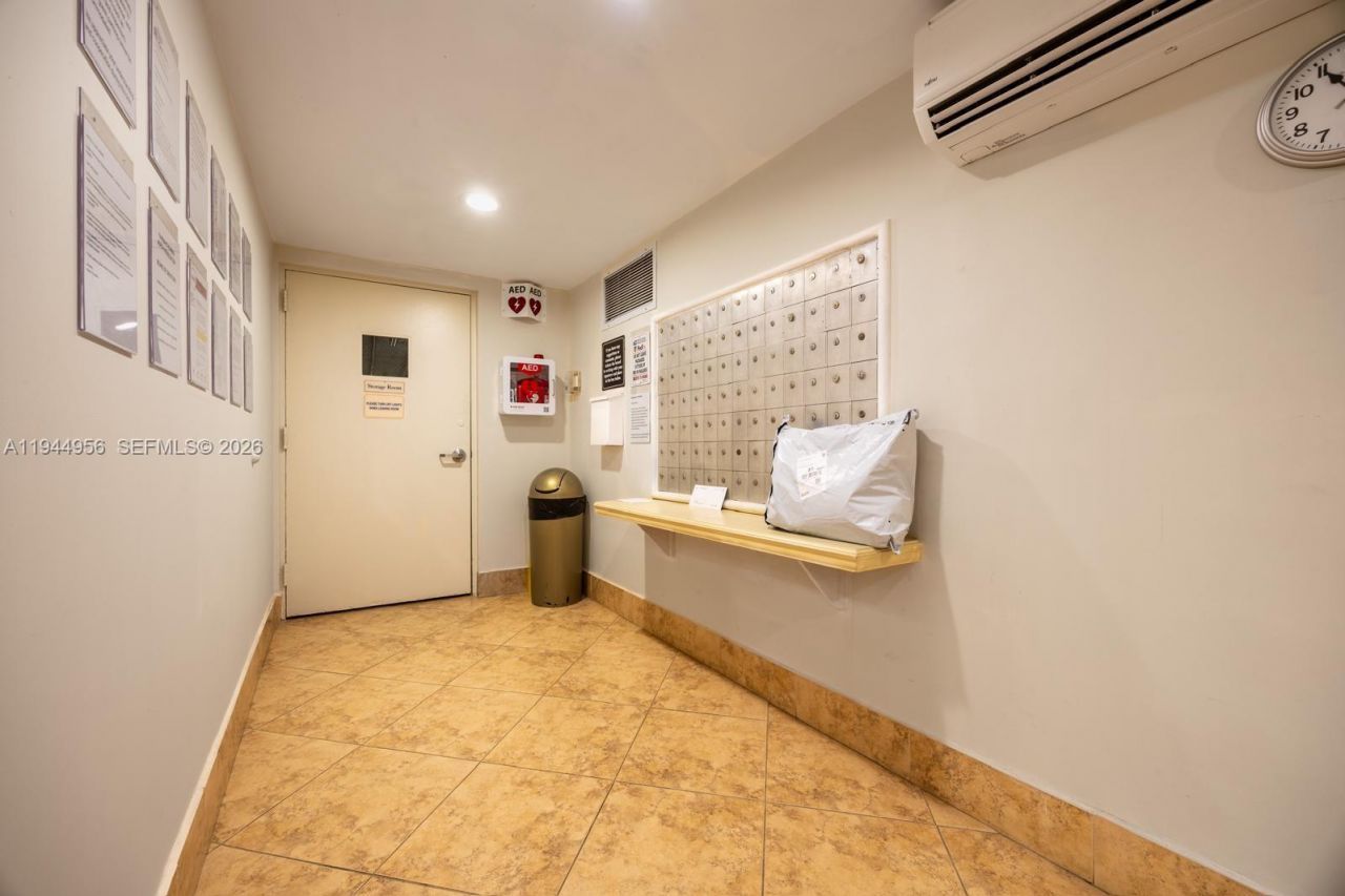 400 Diplomat Pkwy , Unit 302, Hallandale Beach, FL 33009 Photo