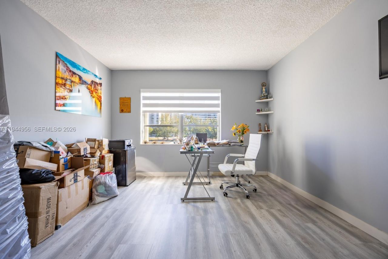 400 Diplomat Pkwy , Unit 302, Hallandale Beach, FL 33009 Photo