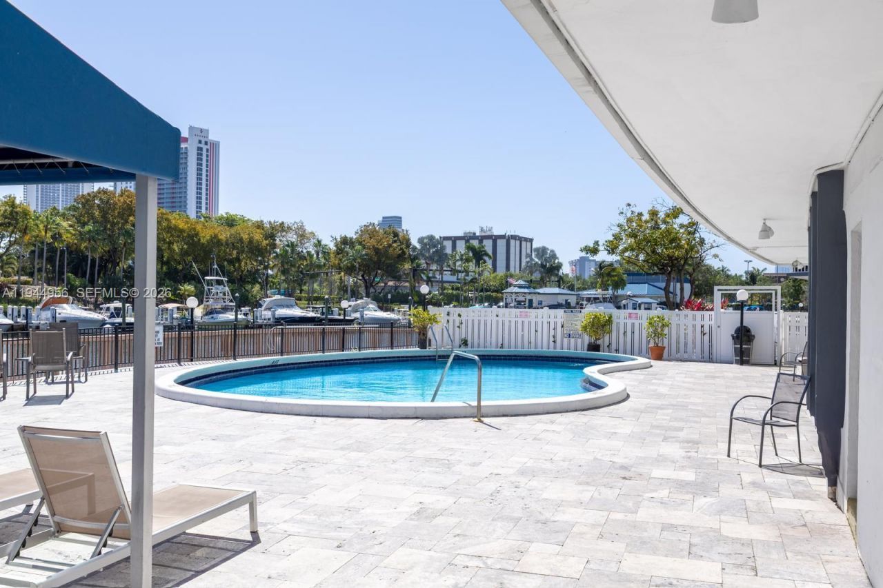 400 Diplomat Pkwy , Unit 302, Hallandale Beach, FL 33009 Photo