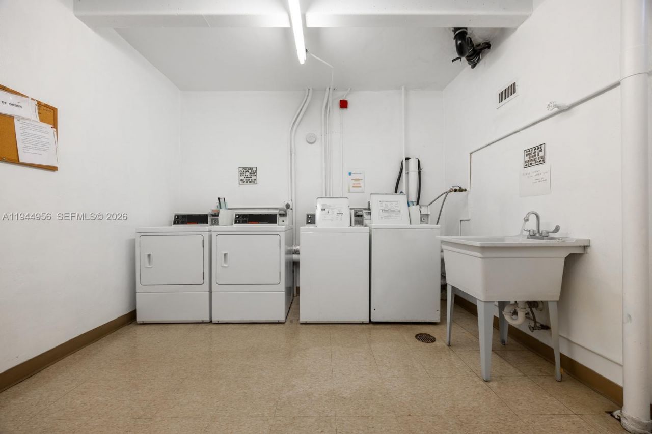 400 Diplomat Pkwy , Unit 302, Hallandale Beach, FL 33009 Photo