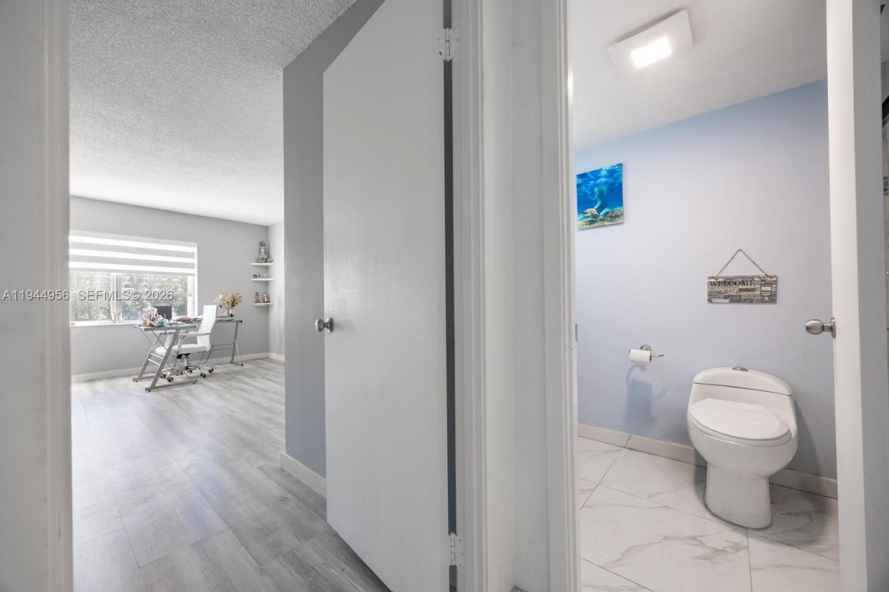 400 Diplomat Pkwy , Unit 302, Hallandale Beach, FL 33009 Photo