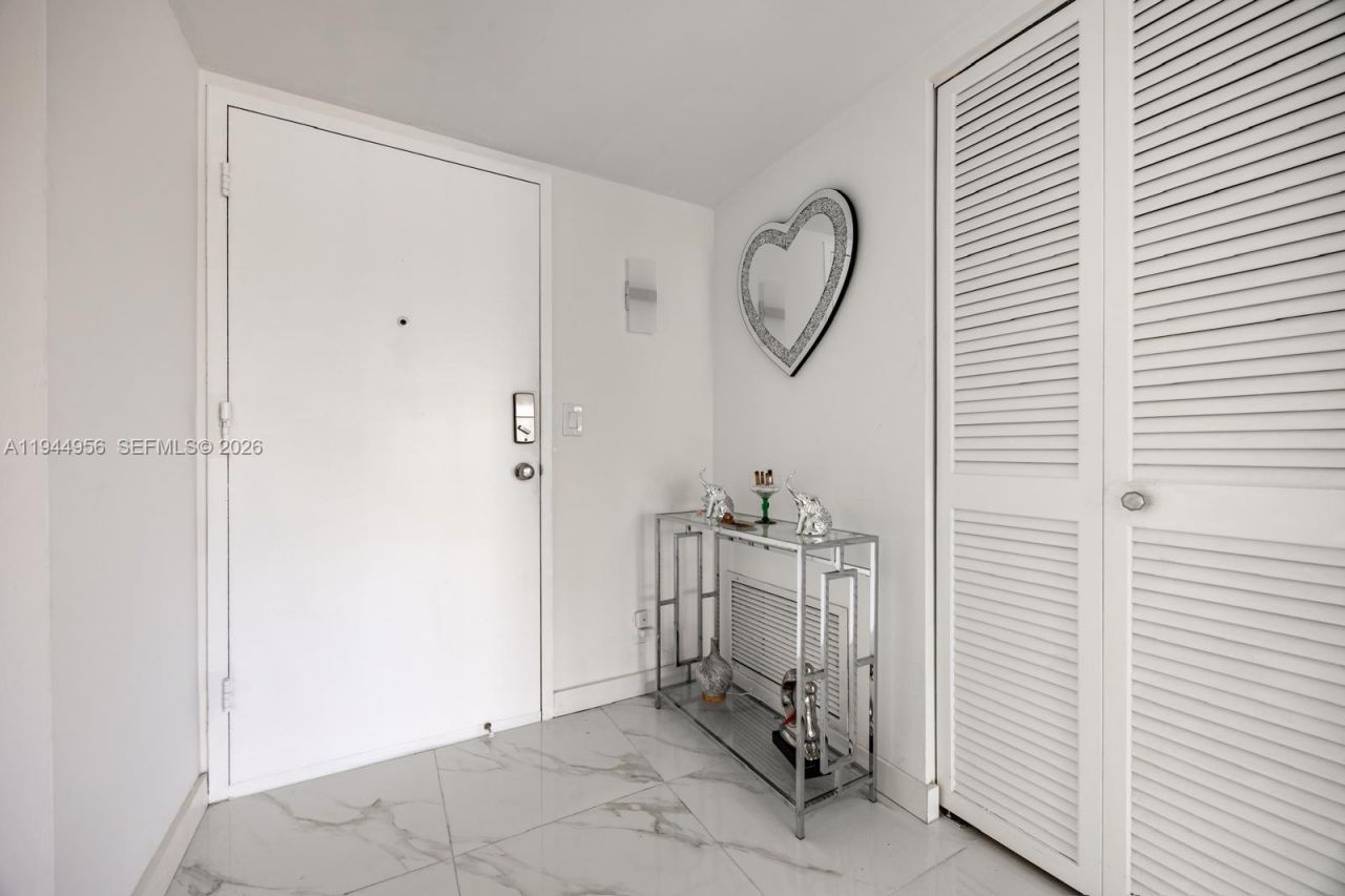 400 Diplomat Pkwy , Unit 302, Hallandale Beach, FL 33009 Photo