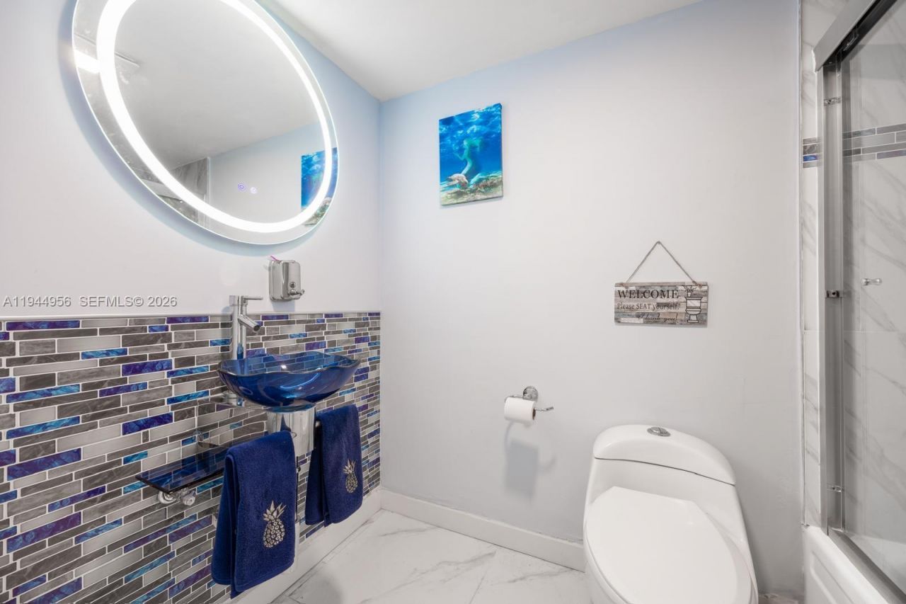 400 Diplomat Pkwy , Unit 302, Hallandale Beach, FL 33009 Photo