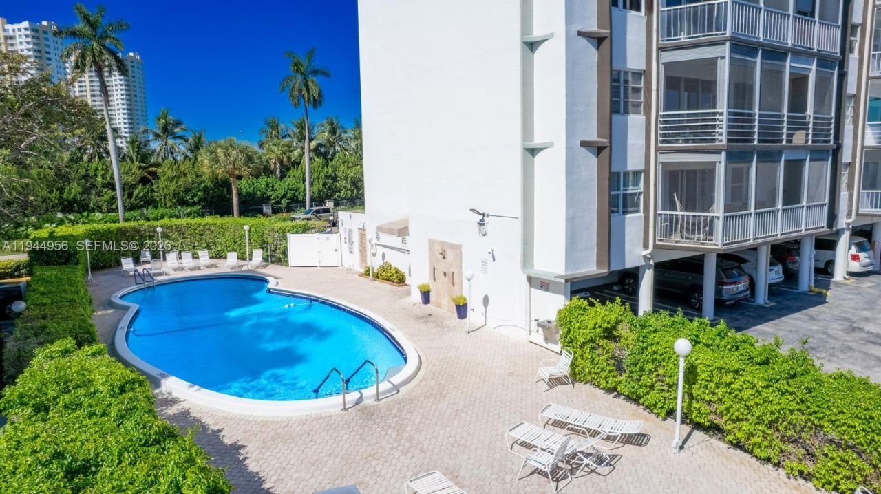 400 Diplomat Pkwy , Unit 302, Hallandale Beach, FL 33009 Photo