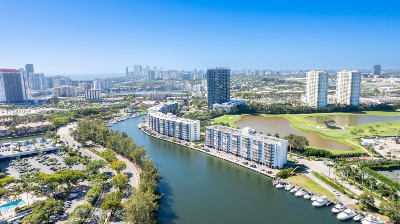 400 Diplomat Pkwy , Unit 302, Hallandale Beach, FL 33009 Photo