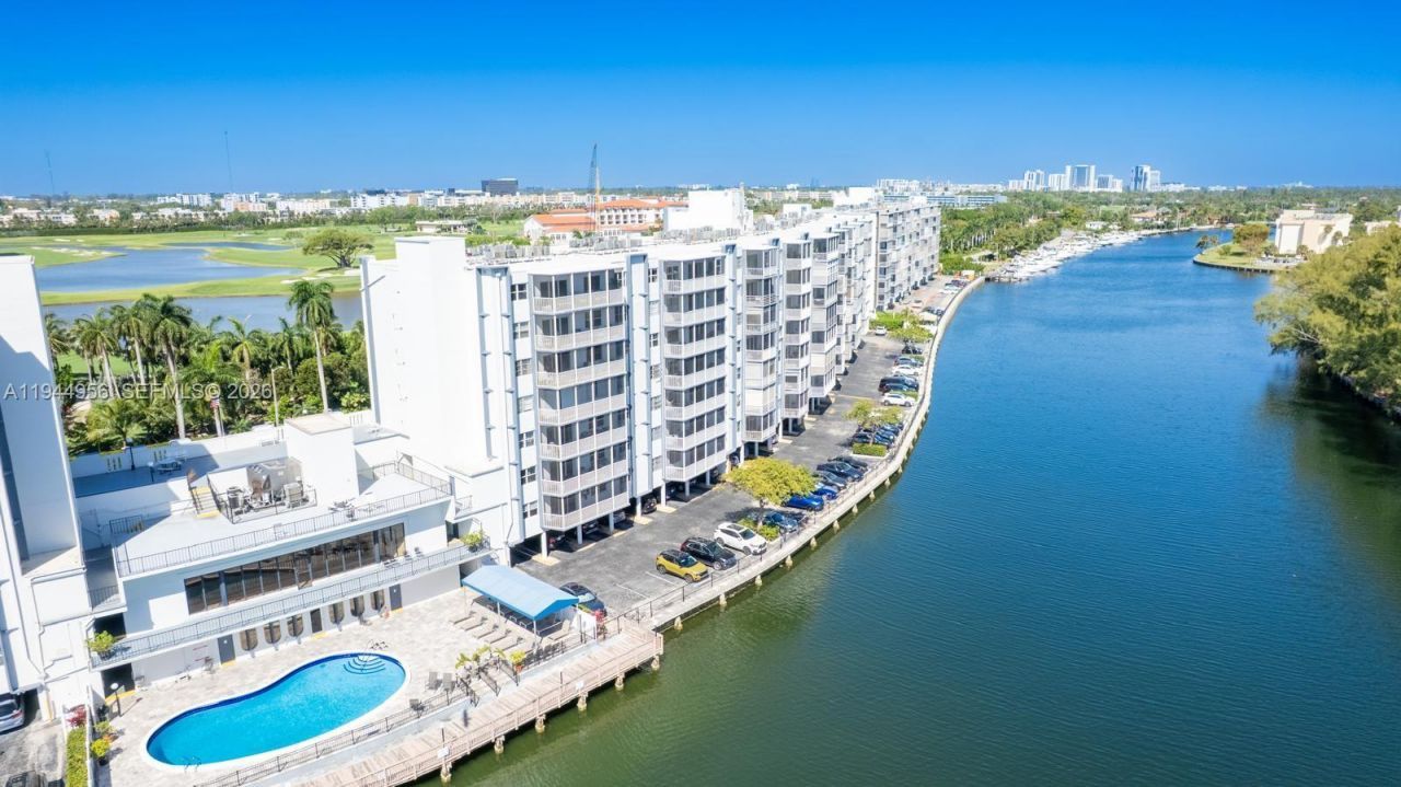 400 Diplomat Pkwy , Unit 302, Hallandale Beach, FL 33009 Photo