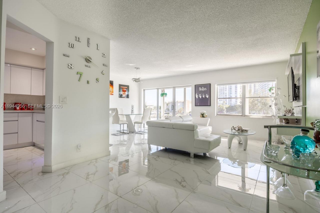 400 Diplomat Pkwy , Unit 302, Hallandale Beach, FL 33009 Photo